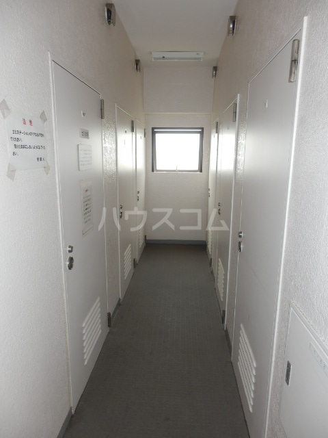 21/30 エントランス