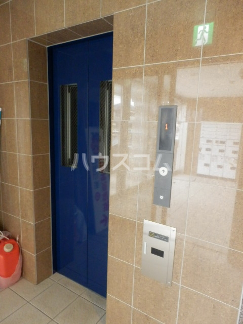 17/30 エントランス