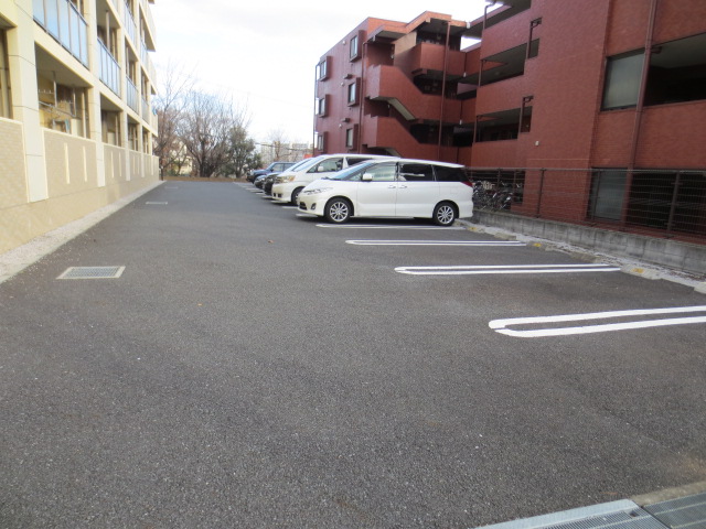 22/28 駐車場