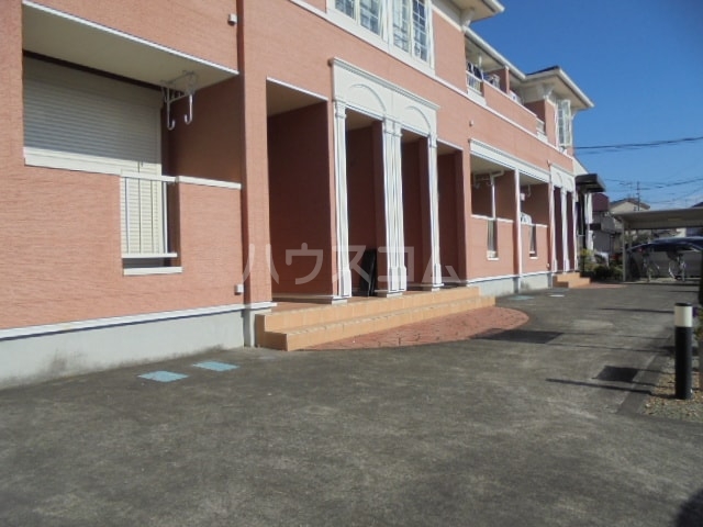 16/23 エントランス