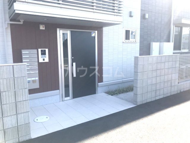 13/22 エントランス