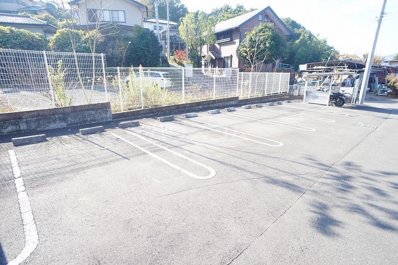18/27 駐車場