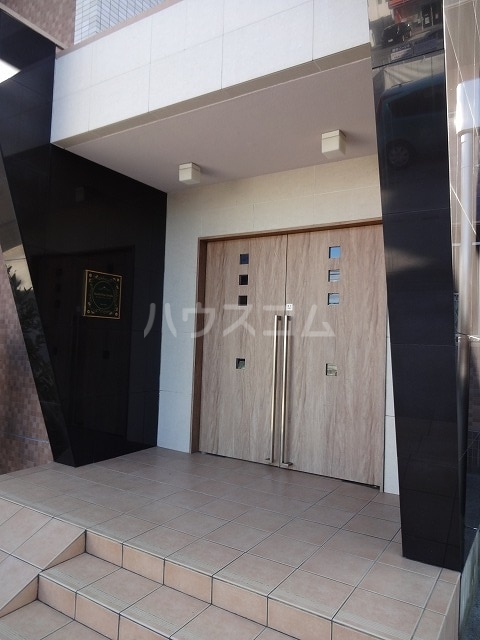 13/22 エントランス