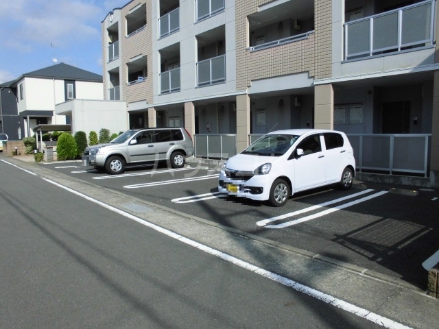 21/28 駐車場