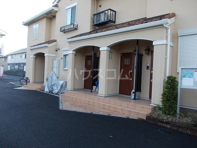 16/23 エントランス