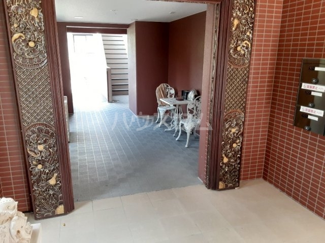 16/27 エントランス