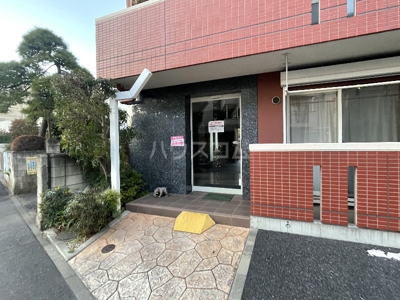 21/30 エントランス