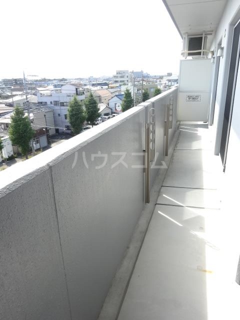 18/27 バルコニー