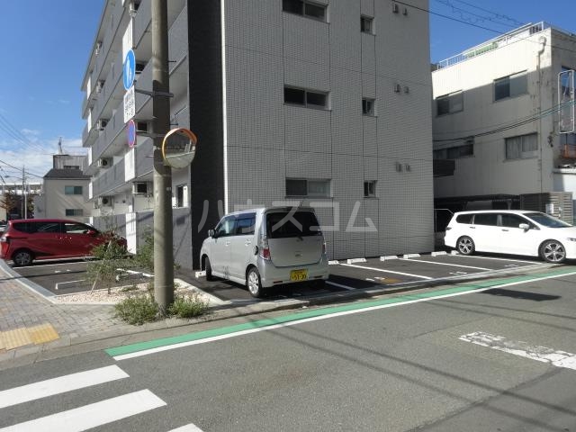 26/28 駐車場