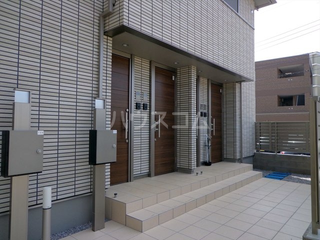 24/30 エントランス