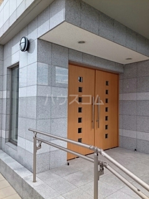 13/17 エントランス