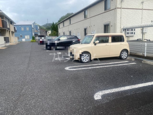 28/30 駐車場