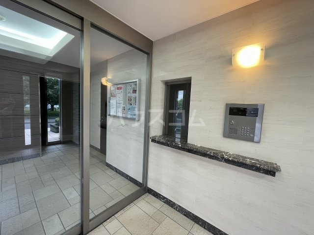 24/30 エントランス