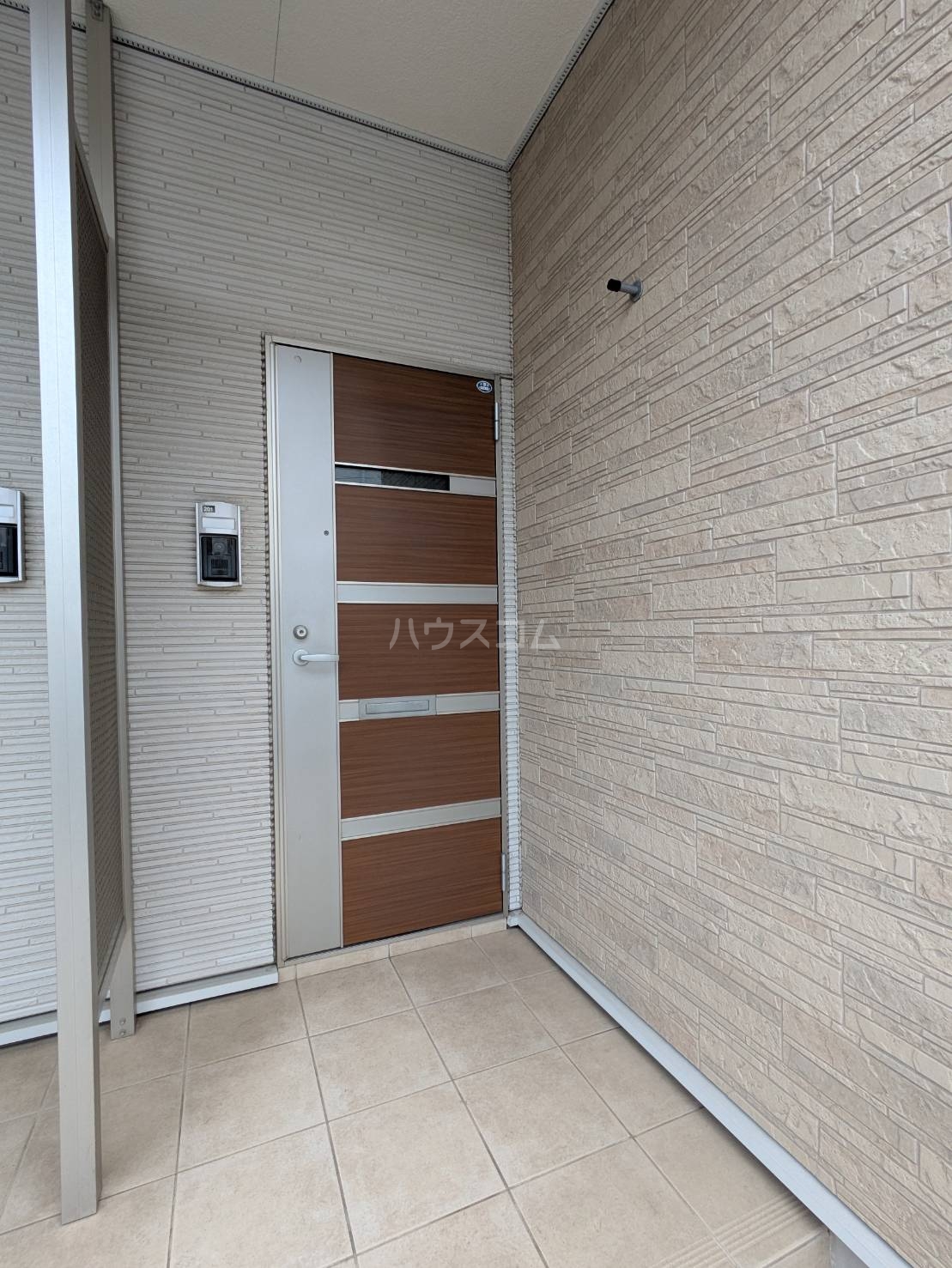 26/30 エントランス