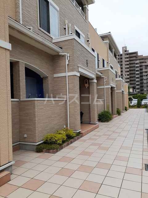 19/27 エントランス