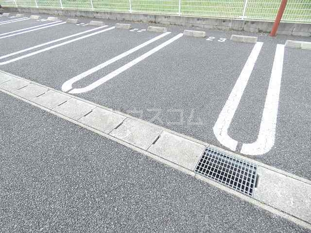 27/30 駐車場