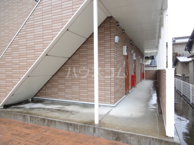 16/19 エントランス