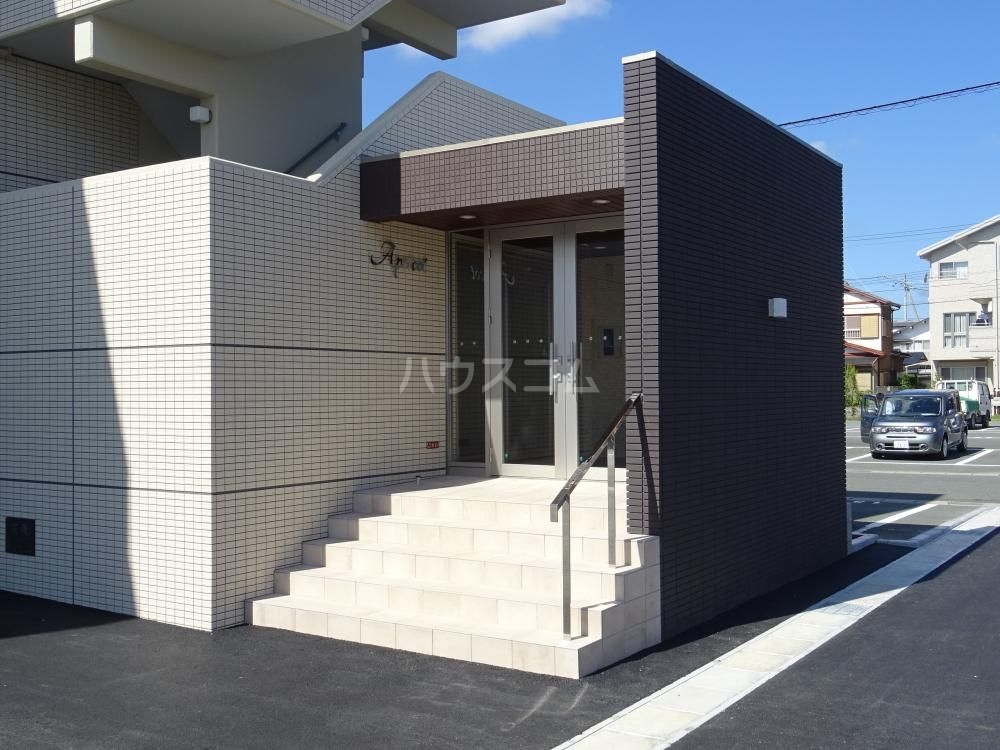 22/30 エントランス