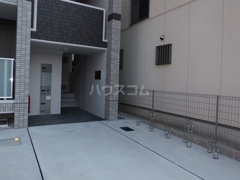 14/25 エントランス