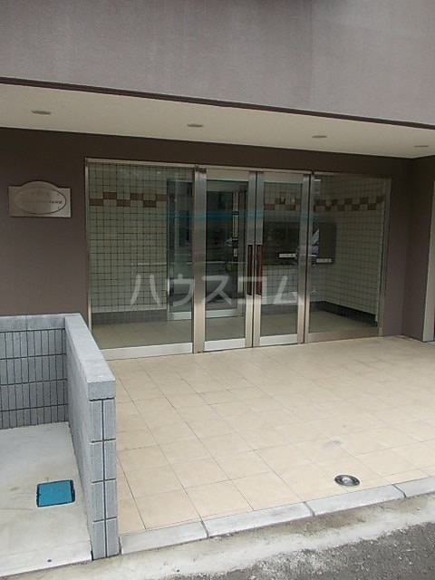 15/23 エントランス