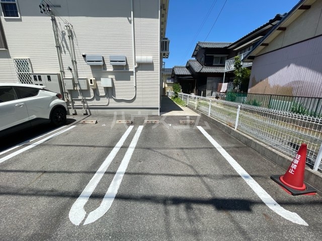 27/30 駐車場