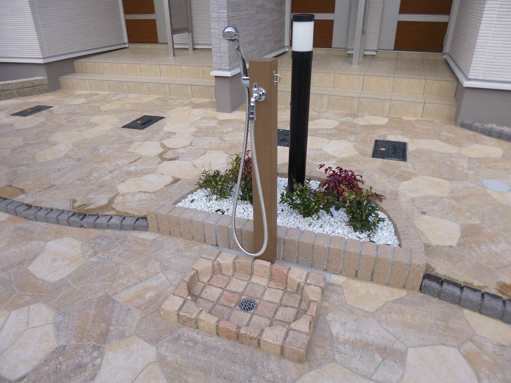 16/22 エントランス