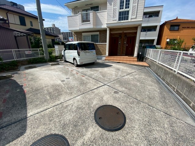 22/28 駐車場