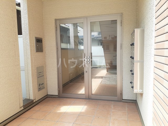 14/18 エントランス