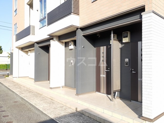 23/30 エントランス