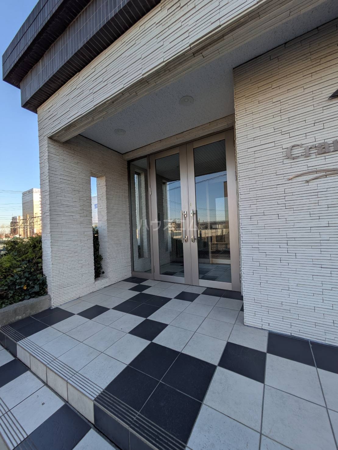 25/30 エントランス