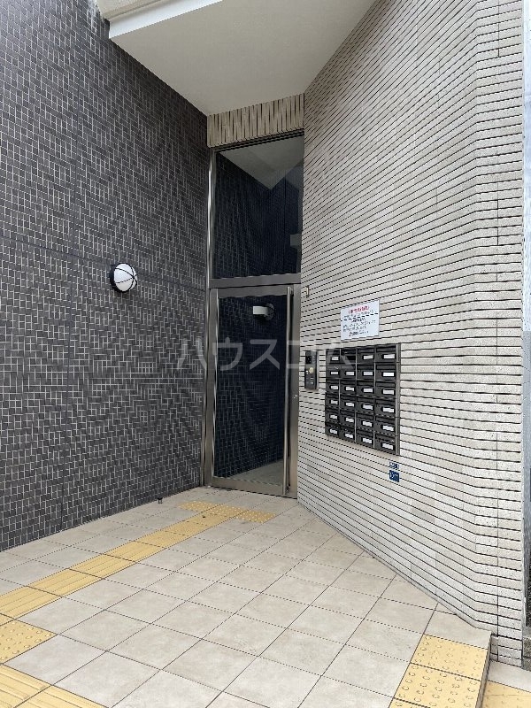 21/28 エントランス