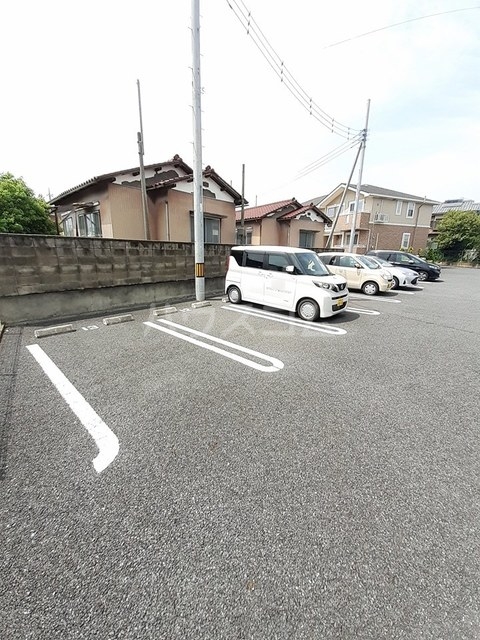 27/30 駐車場