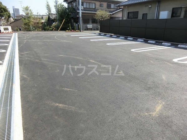 18/28 駐車場
