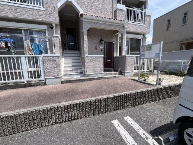 23/30 エントランス