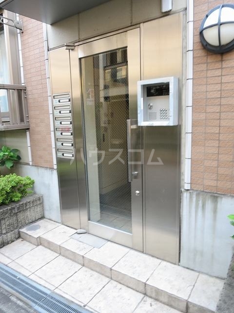 16/26 エントランス