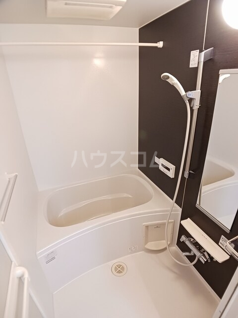 13/30 浴室