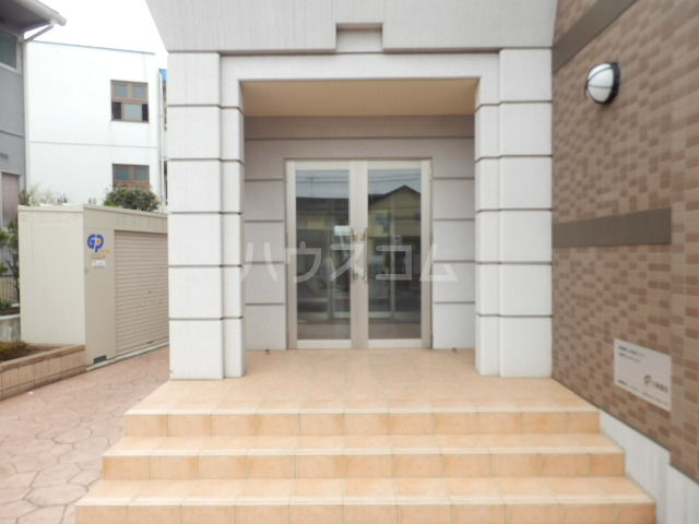 26/30 エントランス