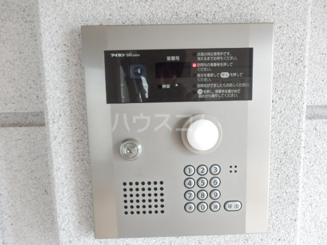 27/30 エントランス