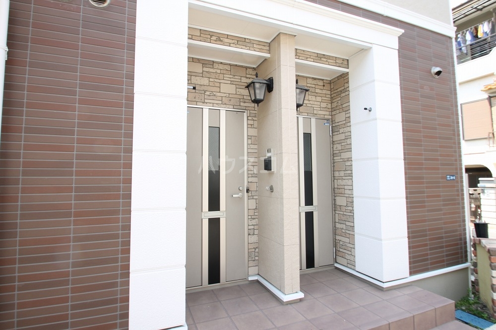 24/30 エントランス