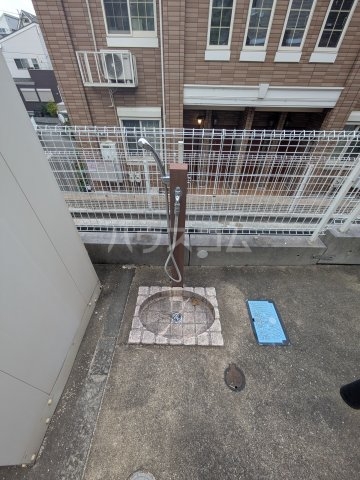 22/27 エントランス