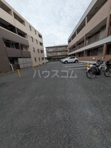 28/30 駐車場