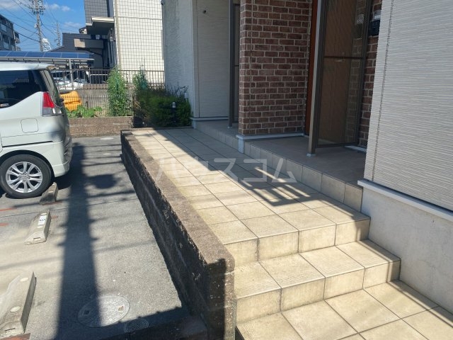 21/29 エントランス