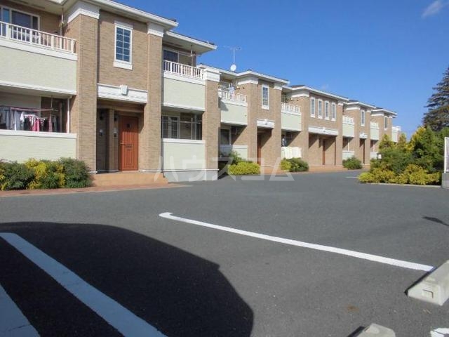 16/23 エントランス