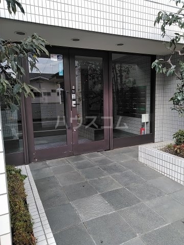 20/30 エントランス