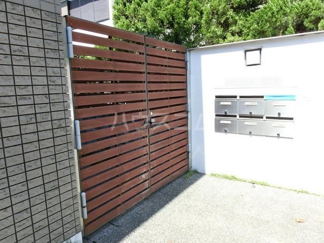 13/17 エントランス