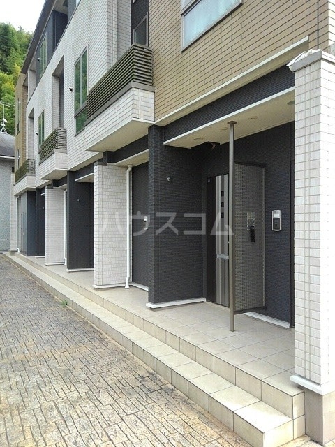 19/26 エントランス