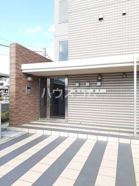 15/23 エントランス