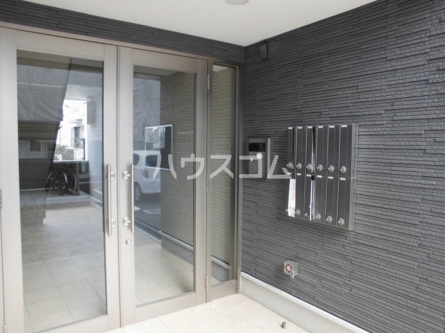 28/30 エントランス