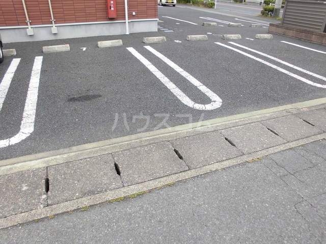 2/7 駐車場