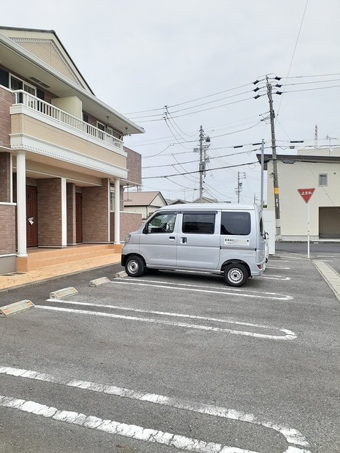 18/27 駐車場